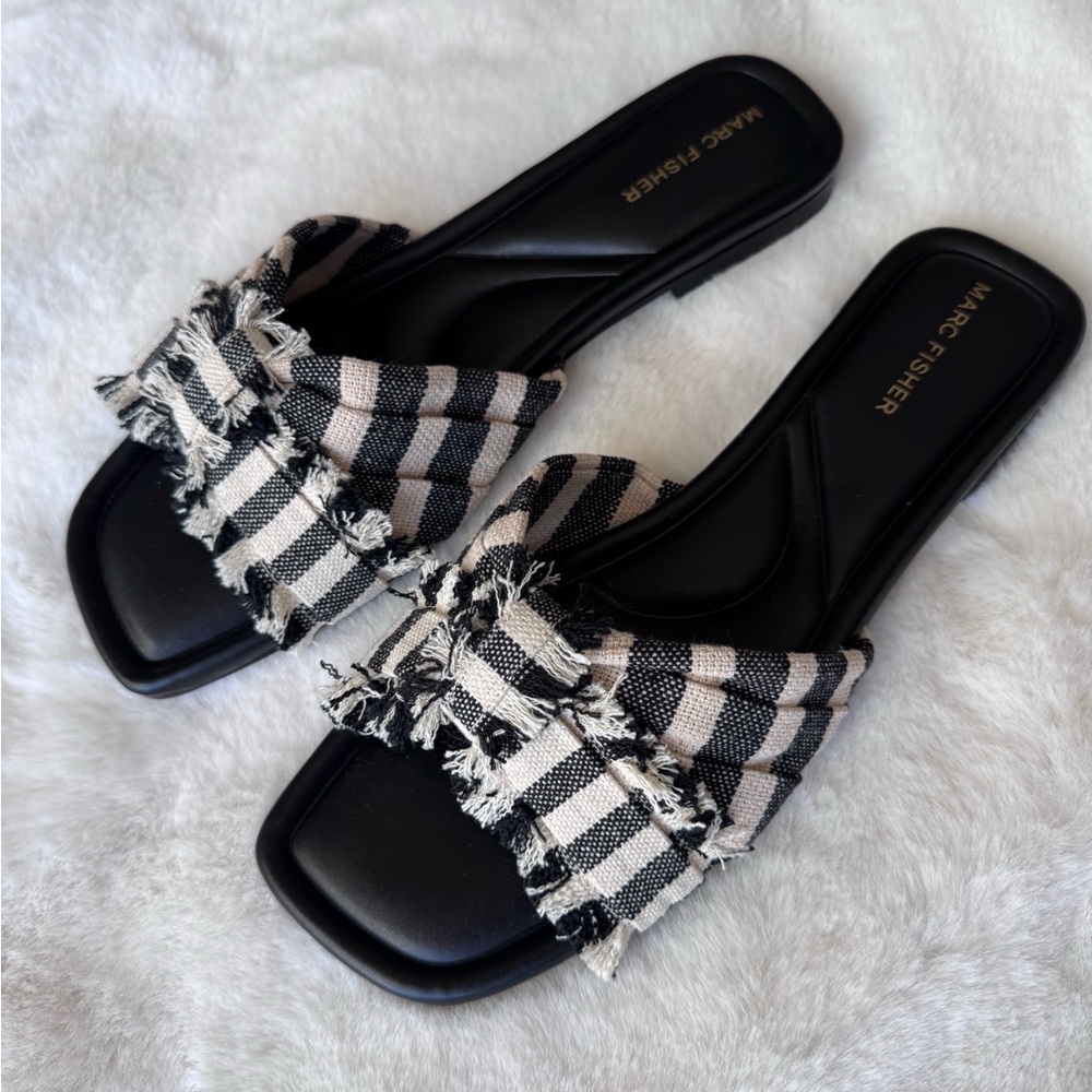 Marc Fisher Black and Beige Women's Orbit Slide Sandals Size 10